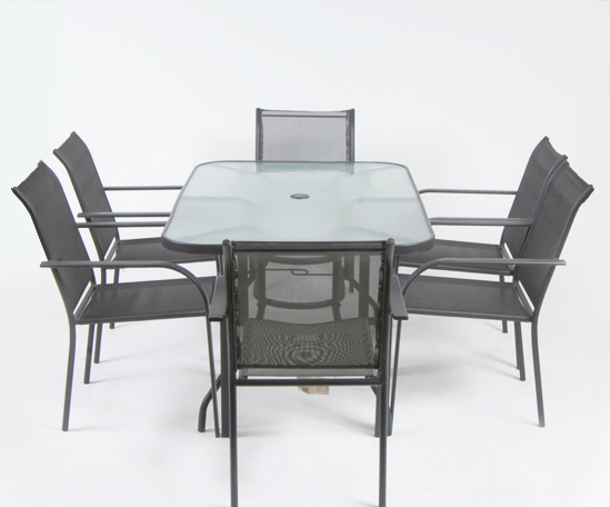 outdoor setting table and 6 chairs